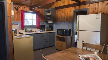 Executive Cabin (8) | Private kitchen | Coffee/tea maker