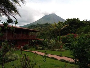 Property grounds - HIGHLY RECOMMENDED, PRIVATE AND AFFORDABLE! (Provincia de Alajuela)