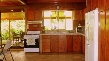 Fridge, microwave, oven, coffee/tea maker