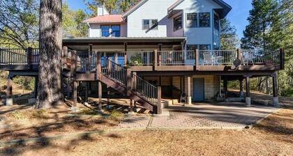 Cozy house 1.1 miles away from Dark Day boat launch at Bullards Bar Reservoir