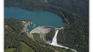 A hydroelectric dam with a large reservoir and a waterfall. - Cozy house 1.1 miles away from Dark Day boat launch at Bullards Bar Reservoir  (Camptonville)