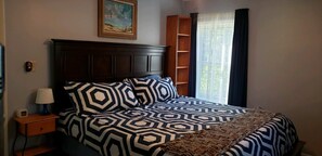 1 bedroom, WiFi, bed sheets - The Little House (Asheville)