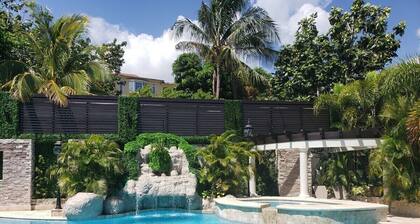 Orchids & Palms Luxury Villa Pool, Chef, Hot Tub, Airport Pickup!