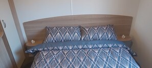 3 bedrooms, iron/ironing board, free WiFi, bed sheets - The Hackle Hot Tub Retreat (Felton)