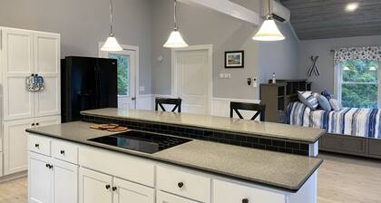 Studio Apartment overlooking Molasses Pond