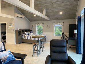 1 bedroom, desk, free WiFi, bed sheets