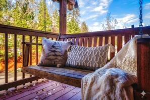 Property grounds - Dreamy Escape! Hot Tub, Dog-Friendly, Pool Table, Arcade, Minutes from Dollywood (Pigeon Forge)