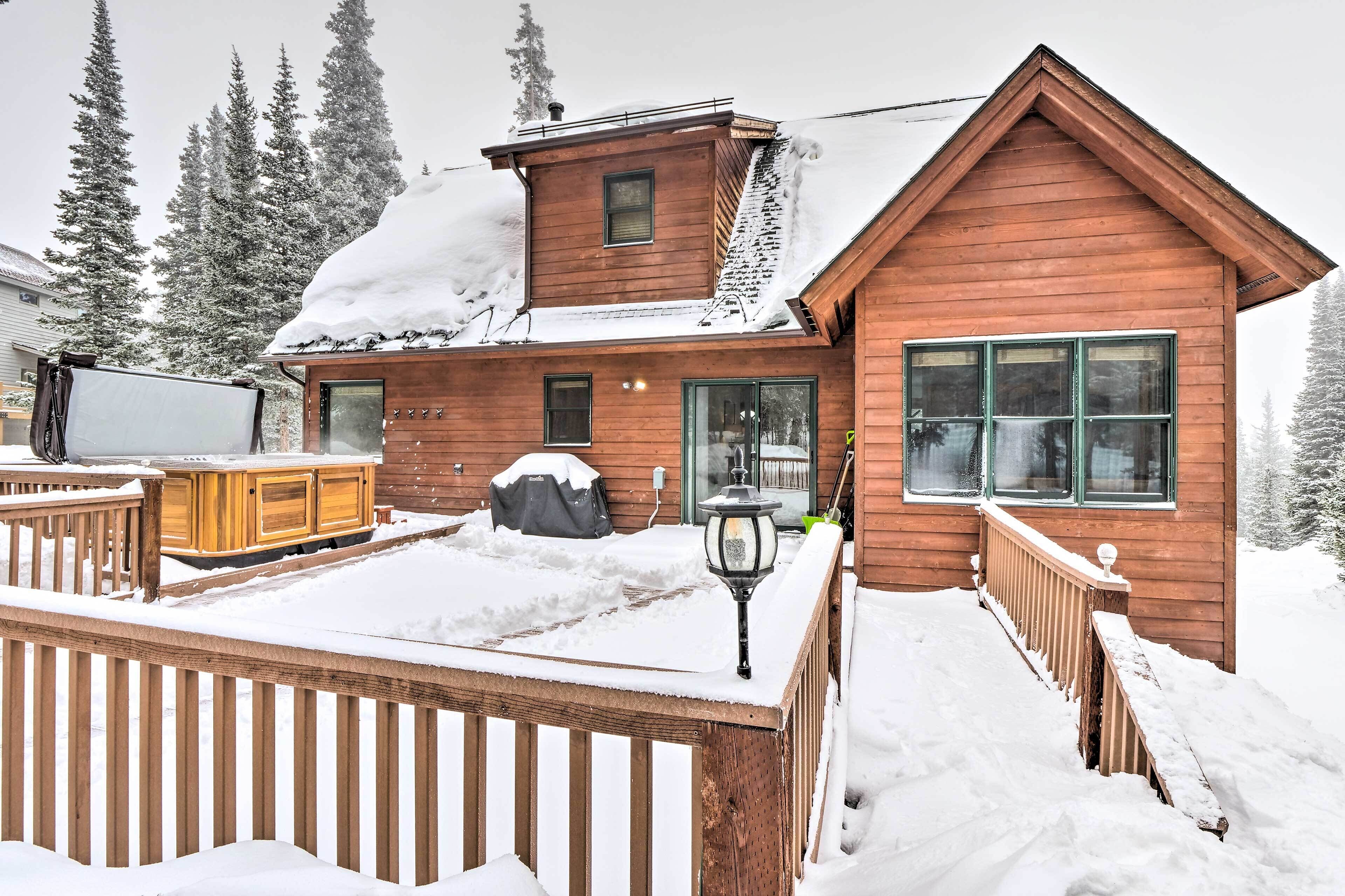 Cabin w/ Hot Tub, 12 Mi to Breckenridge Ski Resort