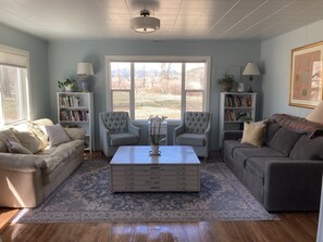 Fireplace, books, stereo