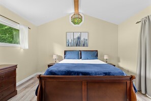 2 bedrooms, desk, iron/ironing board, free WiFi