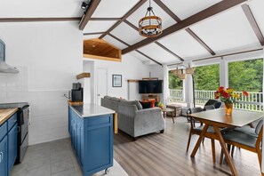 Smart TV, livros, escritórios