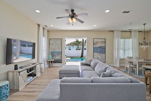 Smart TV, foosball, table tennis, printers - Pool + Game Room | Family-Friendly Retreat (Jacksonville Beach)