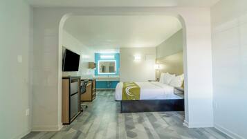 客房, 1 張特大雙人床, 非吸煙房 | 熨斗/熨衣板、免費無線上網、床單