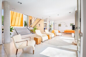 المنشأة من الداخل