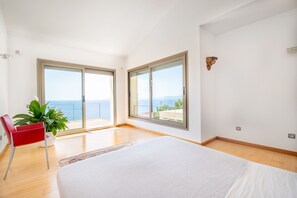 4 chambres, fer et planche à repasser, Wi-Fi gratuit, draps fournis
