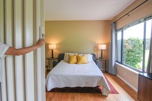 3 Schlafzimmer, Schreibtisch, Bügeleisen/Bügelbrett, Reisekinderbett