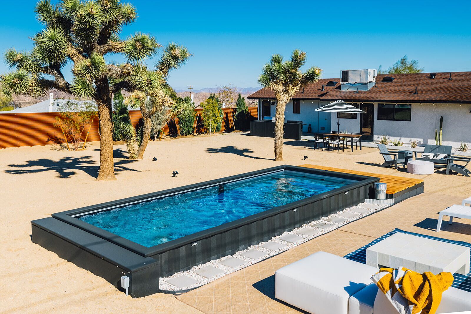 Casa Demesne + Container Pool + 10 Min to Joshua Tree National Park + Fire pit