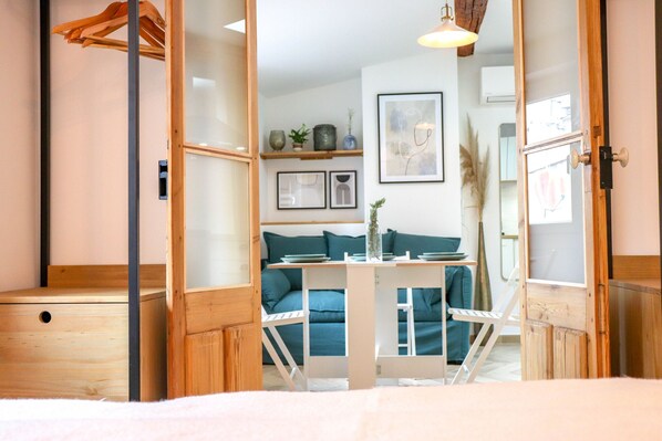 Iron/ironing board, free WiFi, bed sheets