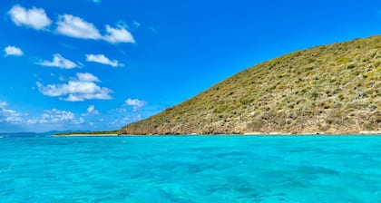 Mojito Hill - private hilltop pool oasis!