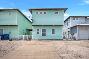 Exterior - Charming 4BR Beach Retreat W/Pool - Walk to Shops! (Port Aransas)