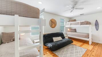 4 bedrooms, desk, iron/ironing board, free WiFi