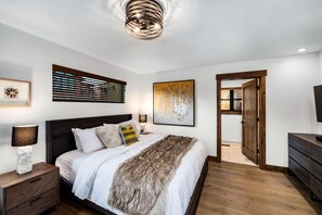 2 bedrooms, iron/ironing board, free WiFi, bed sheets - Chic Lakefront Cabin - Best Views! Jacuzzi, Two Patios, Indoor/Outdoor Fireplace (Estes Park)