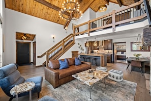 Smart TV, fireplace, stereo