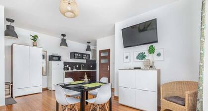 Stylish Apartment with Balcony | 900 m from the Beach and Parking