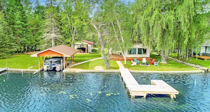 Clam Lake Waterfront Cottage