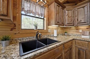 Fridge, microwave, oven, dishwasher - Havenwood /Minutes From Broken Bow Lake/Hot tub (Broken Bow)