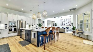 Refrigerador, microondas, horno, placa de cocina