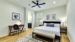 5 dormitorios, tabla de planchar con plancha, cuna de viaje