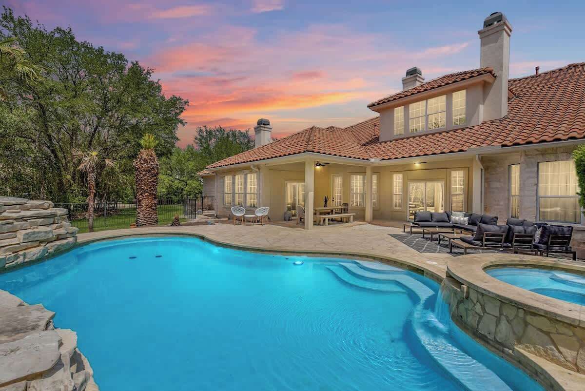 Alberca al aire libre y alberca climatizada