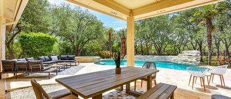 تناول الطعام بالخارج