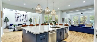 Sleeps 19 | Pool, Game Room | Luxe Fall Retreat