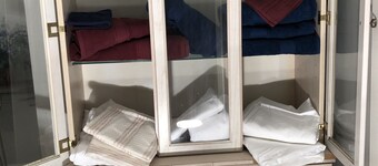 Charming Stay Downtown Dover – Free Wine!