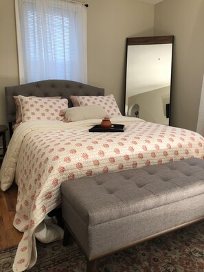 1 habitación, escritorio, tabla de planchar con plancha y wifi gratis 