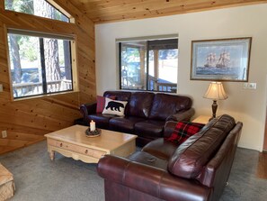 Smart TV, fireplace, DVD player, books - Preferred Parking Pass to Dodge Ridge (Cold Springs)