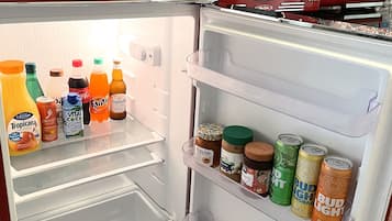 Kylskåp, mikrovågsugn, ugn och diskmaskin