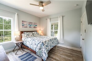 2 slaapkamers, een strijkplank/strijkijzer, gratis wifi, beddengoed