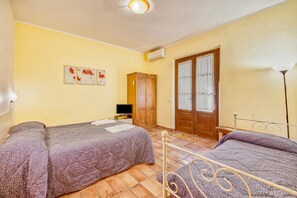 1 bedroom, free WiFi, bed sheets