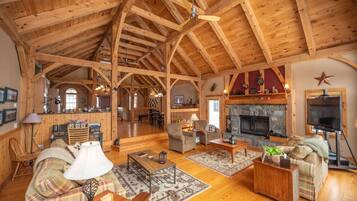 Televisión y chimenea