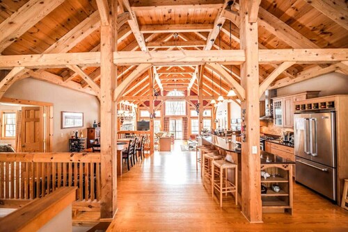 New  Listing! Golf/Ski home w/SteamRoom & Hot Tub