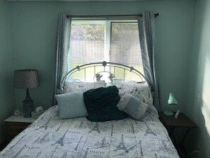 1 bedroom, desk, iron/ironing board, free WiFi - Irish hospitality at its best (Fairbanks)