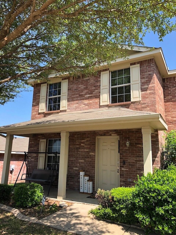 Exterior - Dallas Gem in Subdivision 15 mins from Deep Ellum! (Dallas)