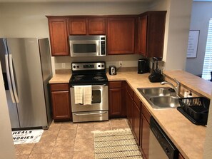 Fridge, microwave, oven, stovetop - Dallas Gem in Subdivision 15 mins from Deep Ellum! (Dallas)
