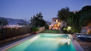 A swimming pool with a view of a cityscape and mountains in the background. - Holiday Home 'Can Moragues' with Mountain View, Wi-Fi and Air Conditioning (Pollensa)