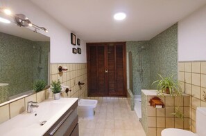 Bathtub, hair dryer, towels