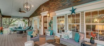 "Sea Island Oaks": 5BR, Private Porch, Free Hunting Island Admission, Family Getaway!