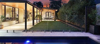 Banksia House - 5 Bedroom 2 bathroom home with pool and large yard.
